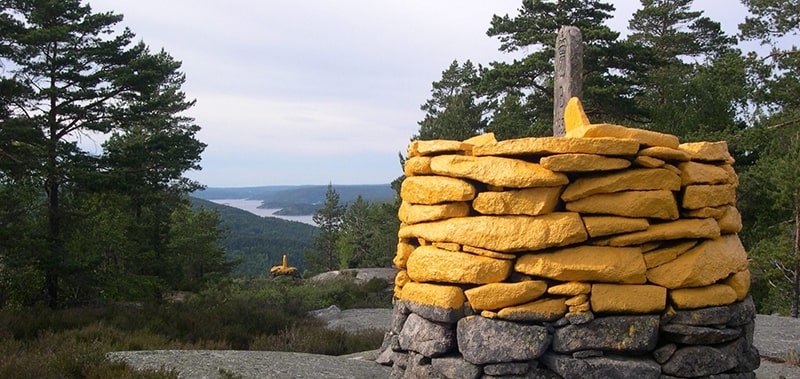 Stone marking the national border between Sweden and Norway. Photographer Tor Erik Bakke.